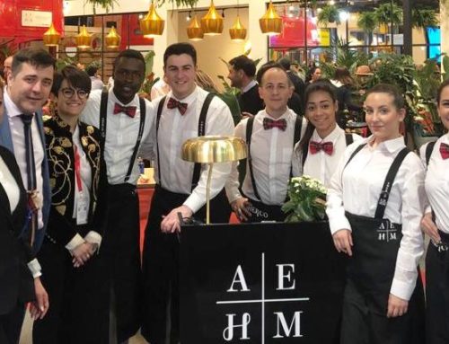 Nuestros camareros Grupo SHERCO, felicitados por los profesionales en FITUR 2020